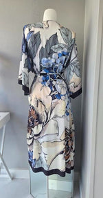 Load image into Gallery viewer, Kimono Robe
